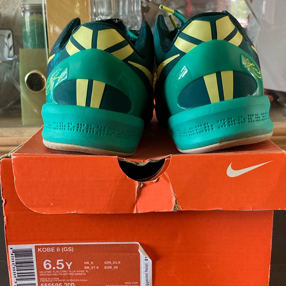 Kobe’s for sell. Size 6.5 in youth. Lightly used.